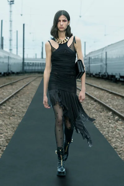 Look 17